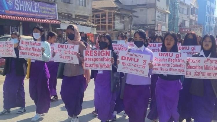 Manipur: Girl students storm CM Office in Imphal; demands Education Minister’s resignation Manipur: Girl students storm CM Office in Imphal; demands Education Minister’s resignation