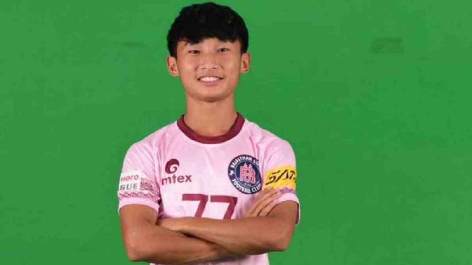 Arunachal’s wonderboy Gyamar Nikum signs deal worth Rs 60 lakh with Mumbai City FC Arunachal’s wonderboy Gyamar Nikum signs deal worth Rs 60 lakh with Mumbai City FC
