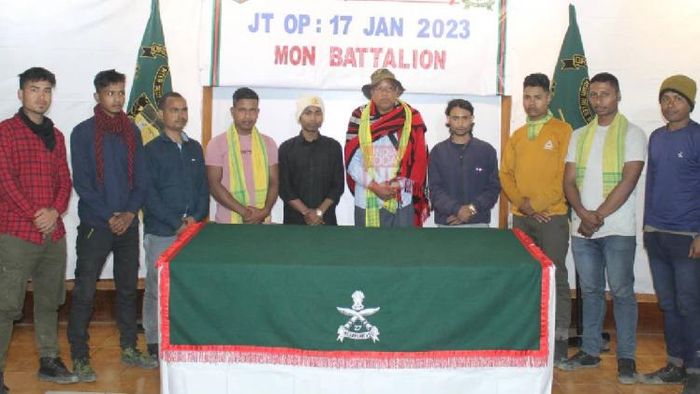 KLO Chief Jeevan Singha (C)