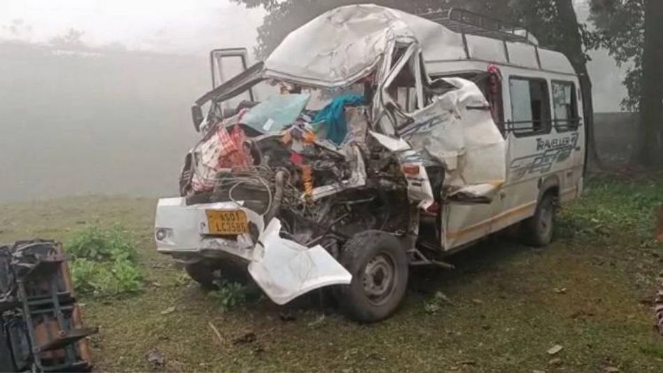 Assam: Parsuram Kunda pilgrims meet with accident, 3 killed 14 injured Assam: Parsuram Kunda pilgrims meet with accident, 3 killed 14 injured