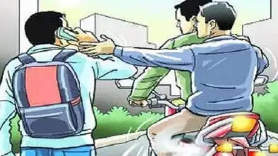 Assam: 2 bike borne miscreants flee after snatching mobile phone from the hands of an on-duty cop in Guwahati Assam: 2 bike borne miscreants flee after snatching mobile phone from the hands of an on-duty cop in Guwahati