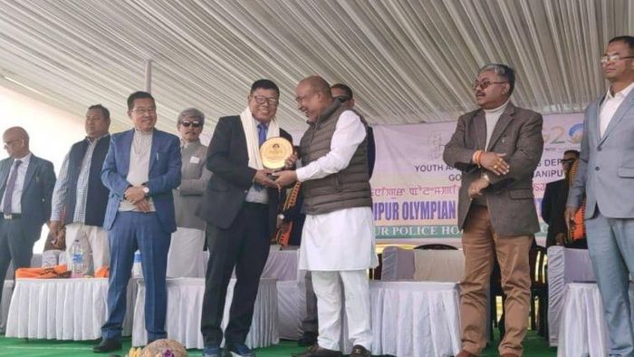 Chief Minister N Biren Singh honouring Olympian of Mànipur