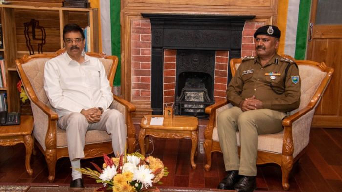 Mizoram DIG, Border Security Force briefs Governor
