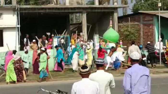 Fierce scuffle between two factions of mosque committee in Assam's Dhubri