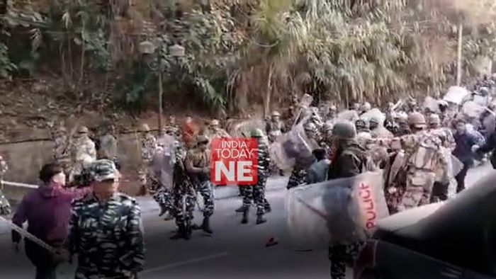 Protestors still on the highway; demands release of detainees