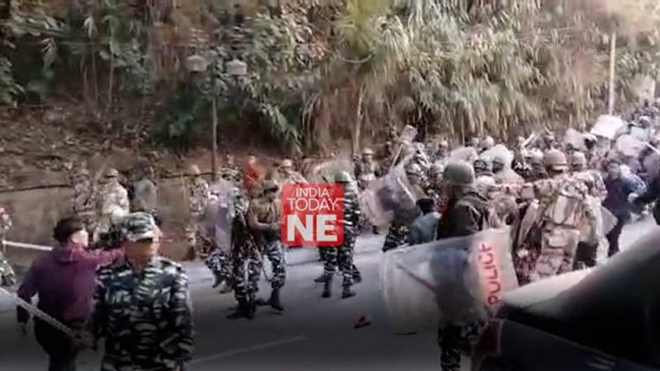 Arunachal: Protestors still on the highway; demands release of detainees Arunachal: Protestors still on the highway; demands release of detainees