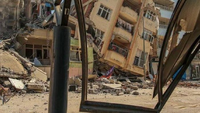 Magnitude 5.6 quake hits Turkey; more buildings collapse