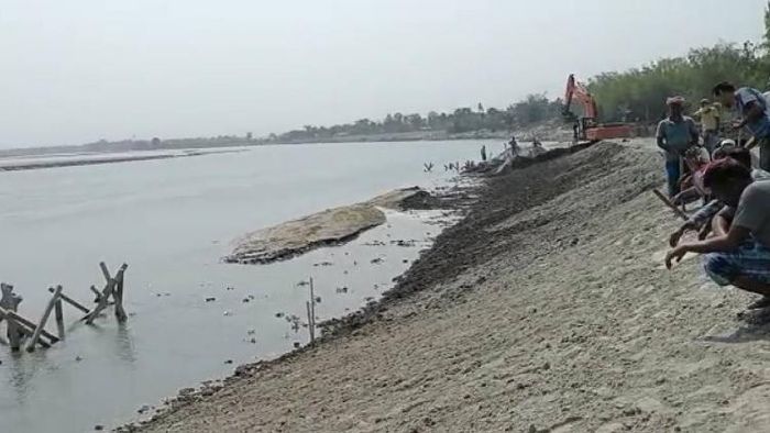 Contractor allegedly misusing Rs. 11 crore at soil erosion embankment construction site in Indo-Bangladesh border