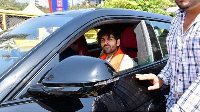 Kartik Aryan fined in Mumbai during temple visit