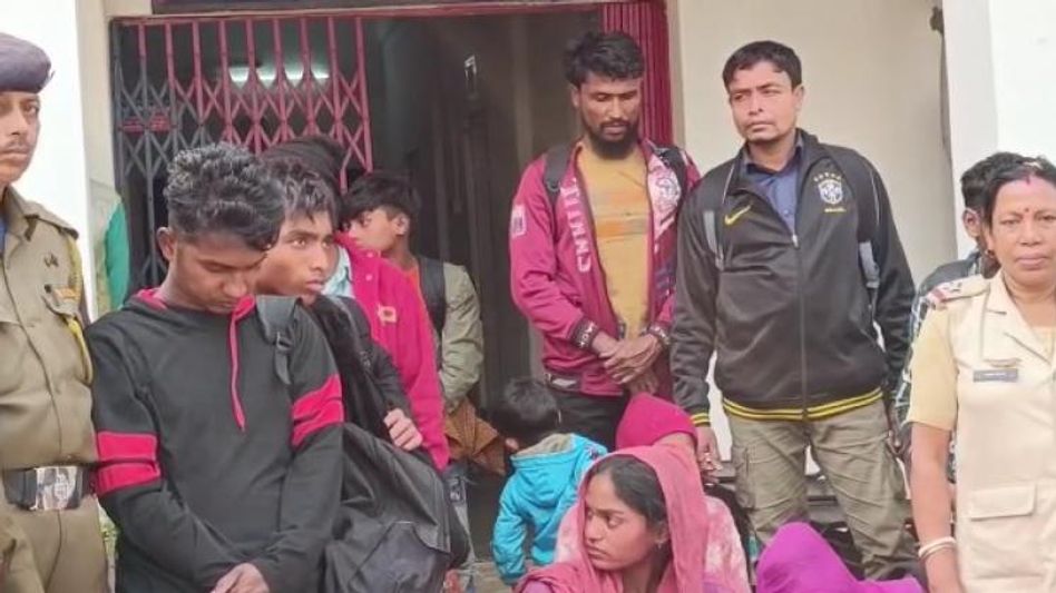Tripura: 15 persons, including Bangladeshi nationals and Rohingya, detained at Agartala Railway Station Tripura: 15 persons, including Bangladeshi nationals and Rohingya, detained at Agartala Railway Station