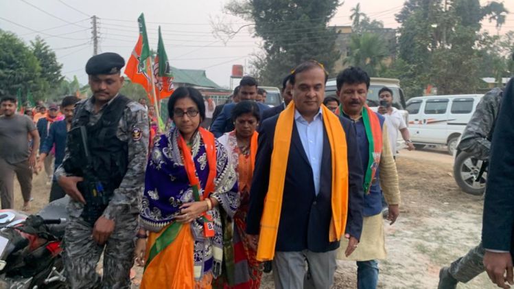 Tripura: NEDA chairman Himanta Biswa Sarma takes part in door-to-door campaign in Agartala