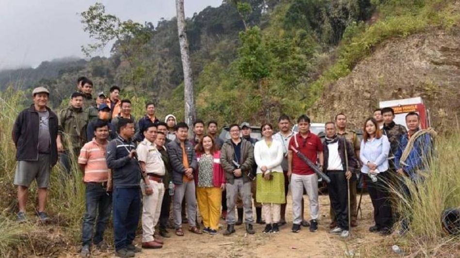 Arunachal : ADC Shweta Nagarkoti leads team to extinguish forest fire at Chimi area Arunachal : ADC Shweta Nagarkoti leads team to extinguish forest fire at Chimi area