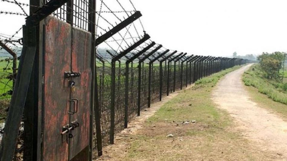 Tripura: Bangladeshi woman, trafficking agent held for allegedly trying to cross border in Belonia Tripura: Bangladeshi woman, trafficking agent held for allegedly trying to cross border in Belonia
