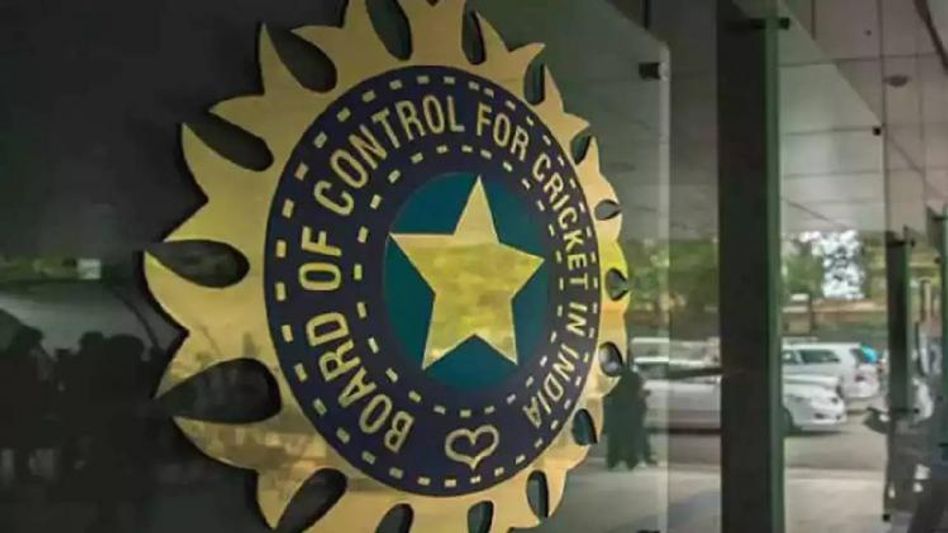 BCCI renews annual player contracts for 2022-23; five players promoted, two demoted BCCI renews annual player contracts for 2022-23; five players promoted, two demoted