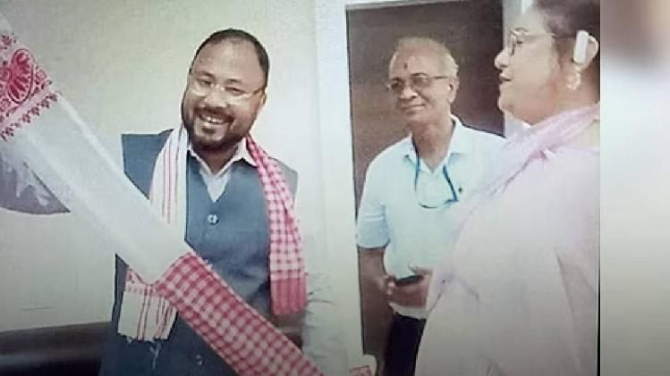 Assam minister Bimal Borah issues statement over Assamese-Bangla paired gamosa photo, says pic one-year-old