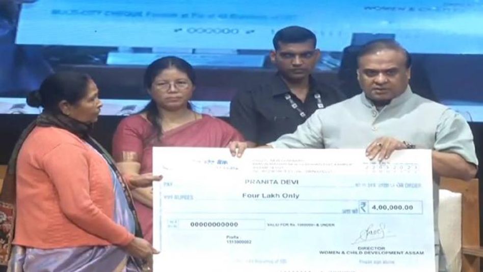 Himanta Biswa Sarma distributes retirement benefits under ‘Atal Pension Yojana’ to Anganwadi workers and helpers Himanta Biswa Sarma distributes retirement benefits under ‘Atal Pension Yojana’ to Anganwadi workers and helpers