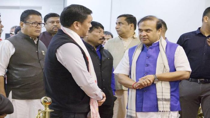 Assam and Arunachal CM meet to discuss border issue