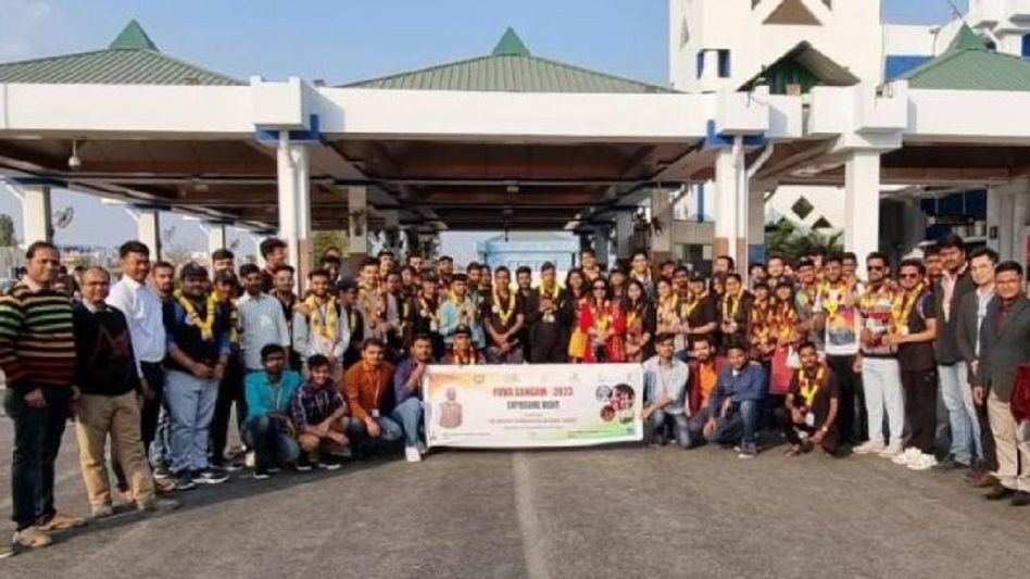 Manipur: Team Yuva Sangam interacts with CM during tour under 'Ek Bharat Shreshtha Bharat' program Manipur: Team Yuva Sangam interacts with CM during tour under 'Ek Bharat Shreshtha Bharat' program