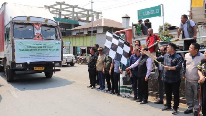 Mizoram Agriculture Minister flags off 7.5 tonnes of Bird's Eye Chilli to US