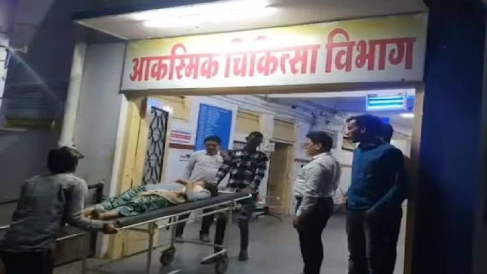 Madhya Pradesh: Over 60 admitted to hospital after eating Sabudana khichdi in Khargone district Madhya Pradesh: Over 60 admitted to hospital after eating Sabudana khichdi in Khargone district
