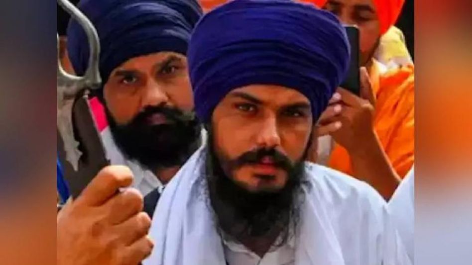 Punjab Police issues lookout circular, non-bailable warrant against pro-Khalistani leader Amritpal Singh Punjab Police issues lookout circular, non-bailable warrant against pro-Khalistani leader Amritpal Singh