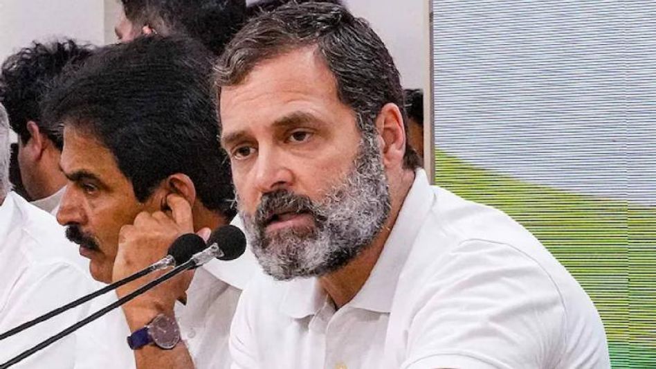 Veer Savarkar’s grandson threatens to file FIR if Rahul Gandhi does not apologise for his comments Veer Savarkar’s grandson threatens to file FIR if Rahul Gandhi does not apologise for his comments