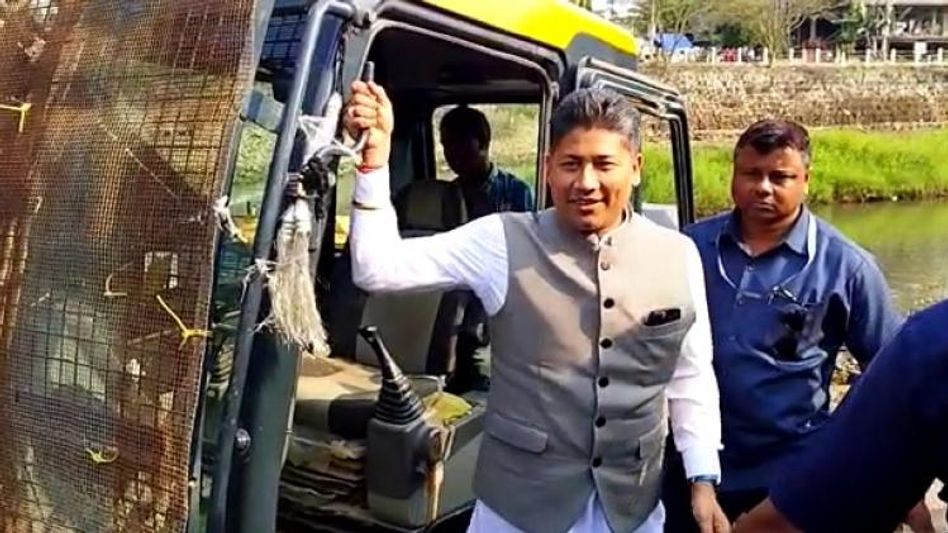 Assam: Water Resources Minister Pijush Hazarika inaugurates the 2.9km dredging work of Kalang river in Nagaon  Assam: Water Resources Minister Pijush Hazarika inaugurates the 2.9km dredging work of Kalang river in Nagaon