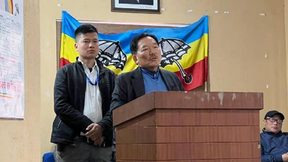 SDF President Pawan Chamling urges support for Sikkim Bachao Abhiyan at zonal meeting in Geyzing SDF President Pawan Chamling urges support for Sikkim Bachao Abhiyan at zonal meeting in Geyzing