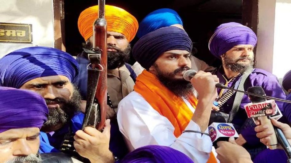 Pro-Khalistan leader Amritpal's uncle, driver surrender before police in Jalandhar Pro-Khalistan leader Amritpal's uncle, driver surrender before police in Jalandhar