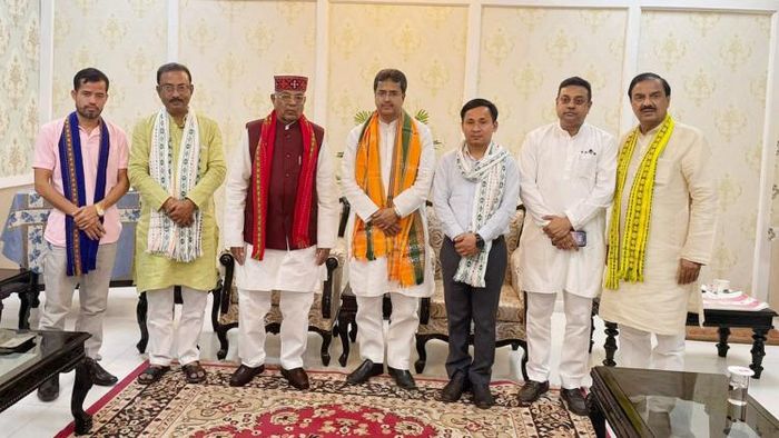 Manik Saha meets Governor, stakes claim to form government