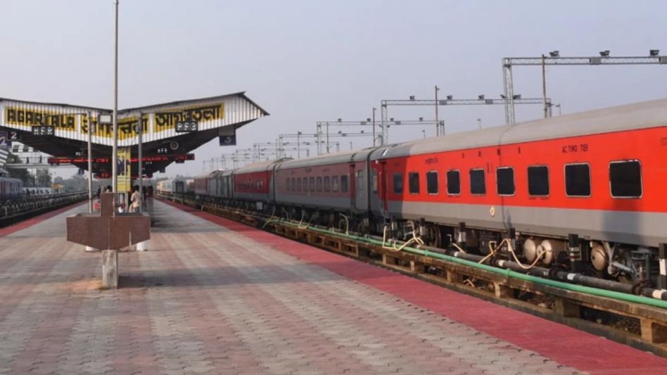 Tripura: 3 Bangladeshi nationals detained at Agartala railway station Tripura: 3 Bangladeshi nationals detained at Agartala railway station