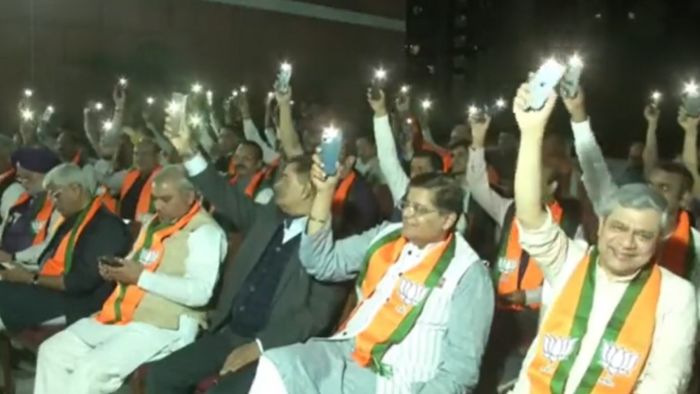 Why PM Modi ask his supporters at BJP Headquarters to switch on mobile flashlight