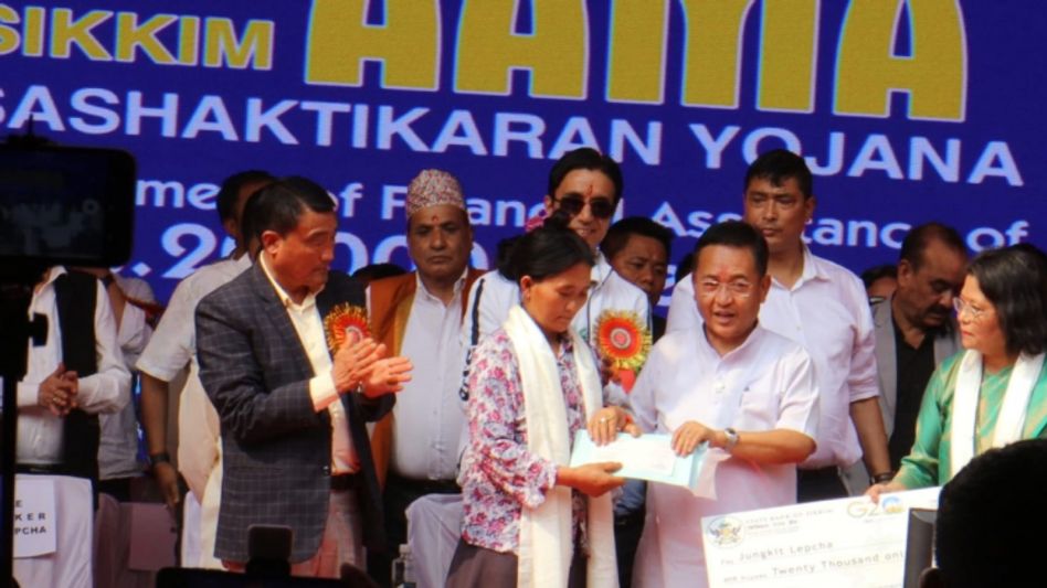 Over 14000 beneficiaries receive cheques under Sikkim Aama Sashaktikaran Yojna scheme Over 14000 beneficiaries receive cheques under Sikkim Aama Sashaktikaran Yojna scheme
