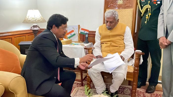 Conrad Sangma submits letter of support of 32 MLAs to Governor