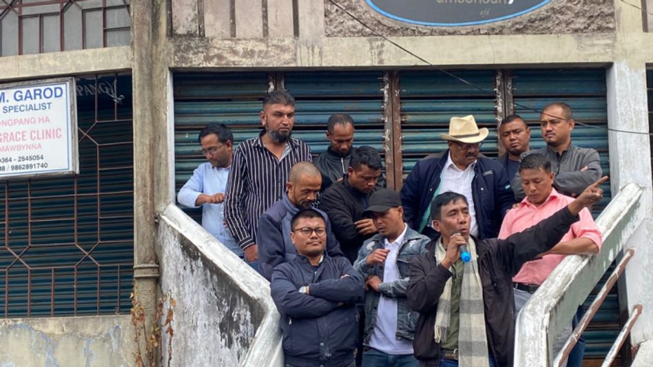 Meghalaya: HSPDP MLAs decision to support NPP draws flak; pressure groups hold protest Meghalaya: HSPDP MLAs decision to support NPP draws flak; pressure groups hold protest