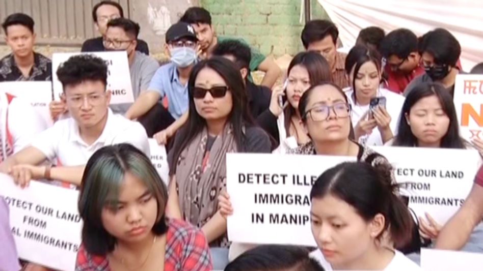 Manipur: Student bodies stage demonstration in Delhi, demands implementation of NRC Manipur: Student bodies stage demonstration in Delhi, demands implementation of NRC