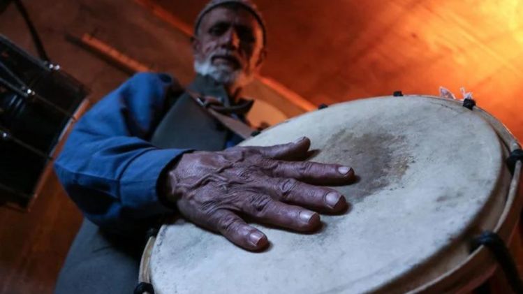Traditional drumbeaters ‘Sahar Khawan’ in Kashmir ready to wake people
