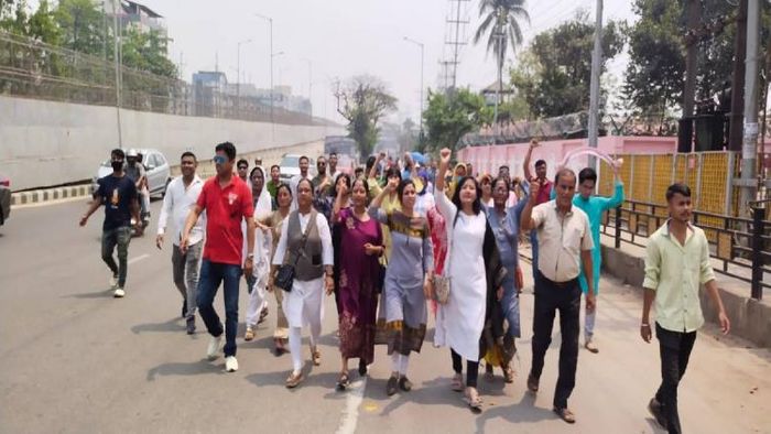 AAP workers took to streets in Guwahati in support of Kejriwal