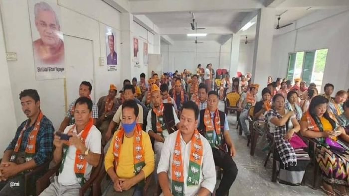 250 workers from Congress join BJP