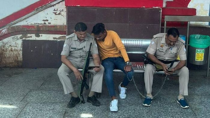 Caught on Camera: Cops, culprit united by humanity, Divided by Profession?