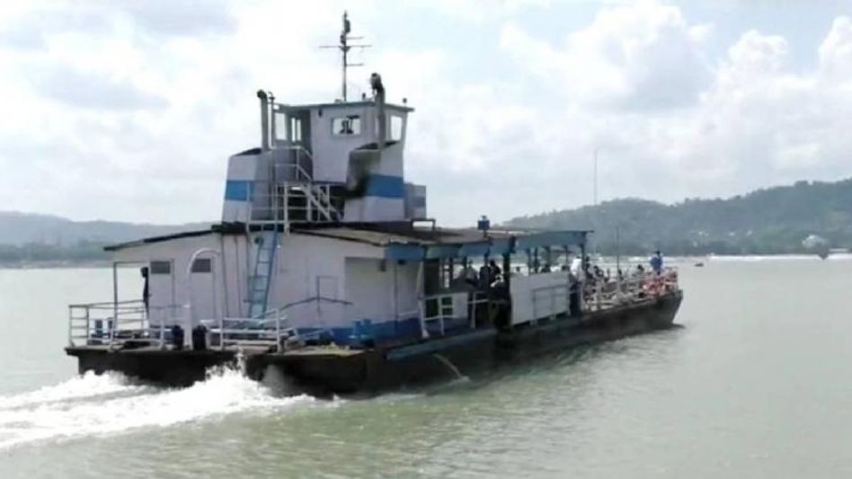 Assam: Ferry services between Guwahati-North Guwahati temporarily suspended due to rise in water level Assam: Ferry services between Guwahati-North Guwahati temporarily suspended due to rise in water level
