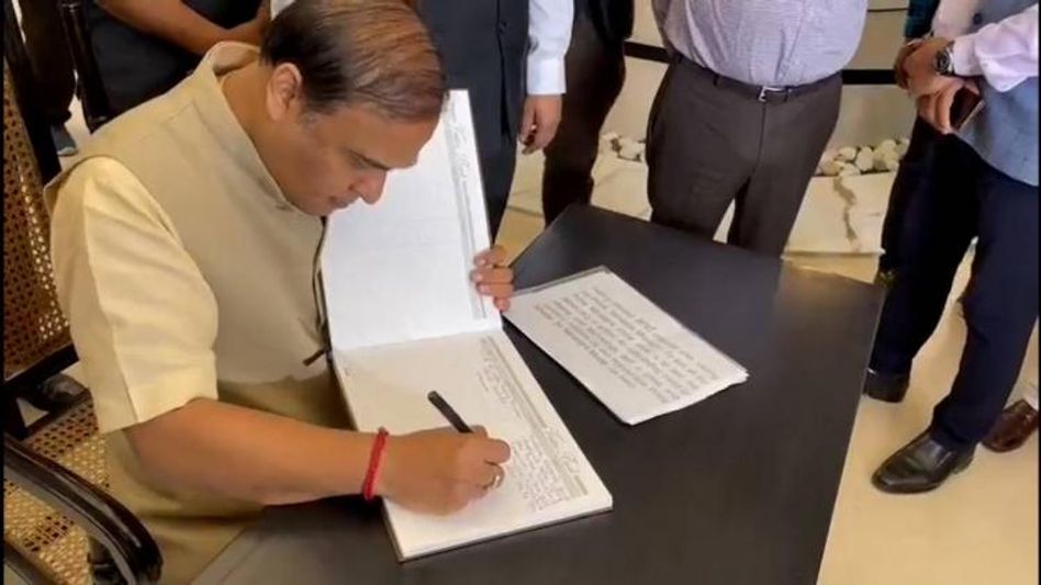 Himanta Biswa Sarma gets trolled for copy paste job: This is how he responded Himanta Biswa Sarma gets trolled for copy paste job: This is how he responded