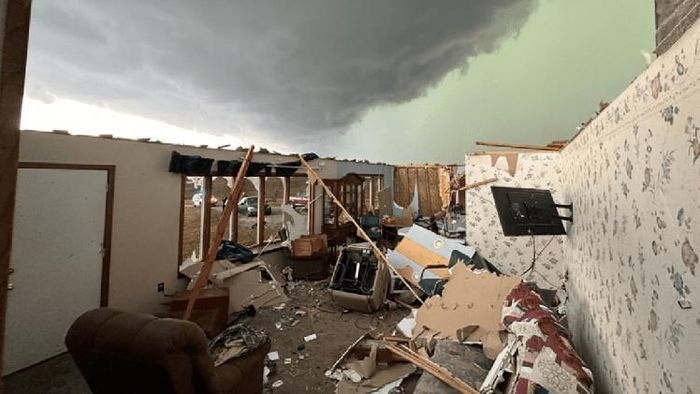 Strong tornadoes hits multiple locations of US