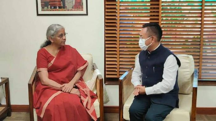 Union Finance Minister Nirmala Sitharaman (L), Sikkim Chief Minister Prem Singh Tamang (R)