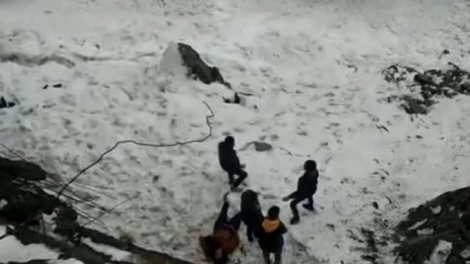 Massive avalanche hits Sikkim, six including one child among dead Massive avalanche hits Sikkim, six including one child among dead