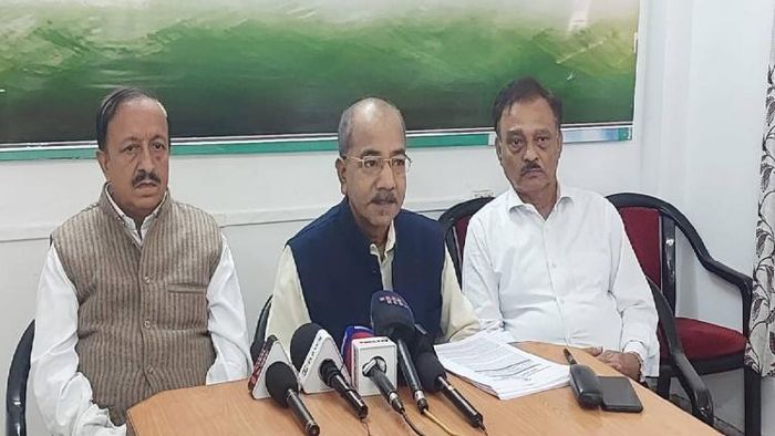 Congress leader Manjit Mahanta (C) addressing a press conference