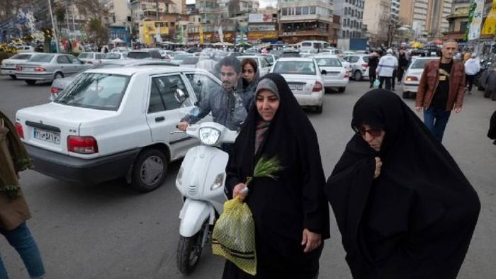 Women not wearing hijab to penalized by the Iranian authorities