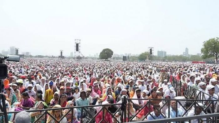 Crowd during Maharashtra Bhushan Award ceremony
