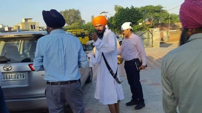 Amritpal Singh surrendering before Punjab Police in Moga