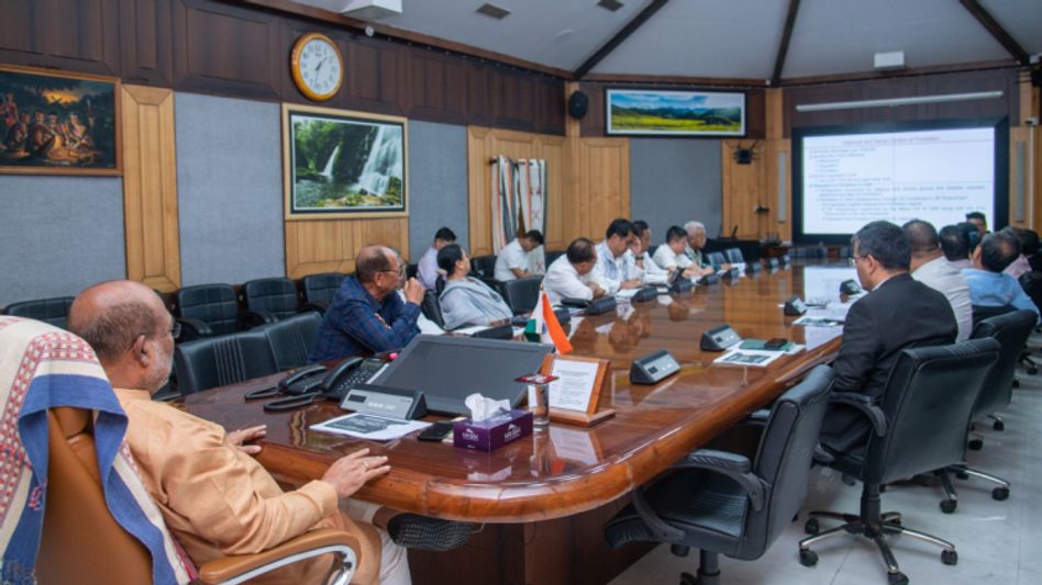 Manipur to come up with 'White Paper on Regulating Liquor', CM holds meeting with expert committee Manipur to come up with 'White Paper on Regulating Liquor', CM holds meeting with expert committee